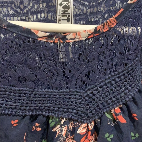 Floral exposed shoulder blouse - Picture 2 of 5